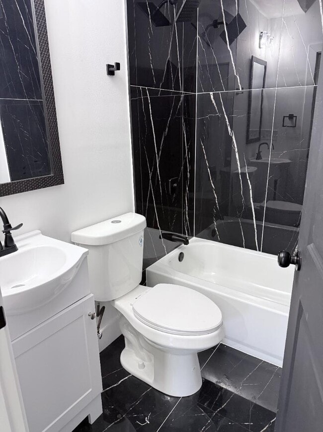 Foto del edificio - 828 E Main St