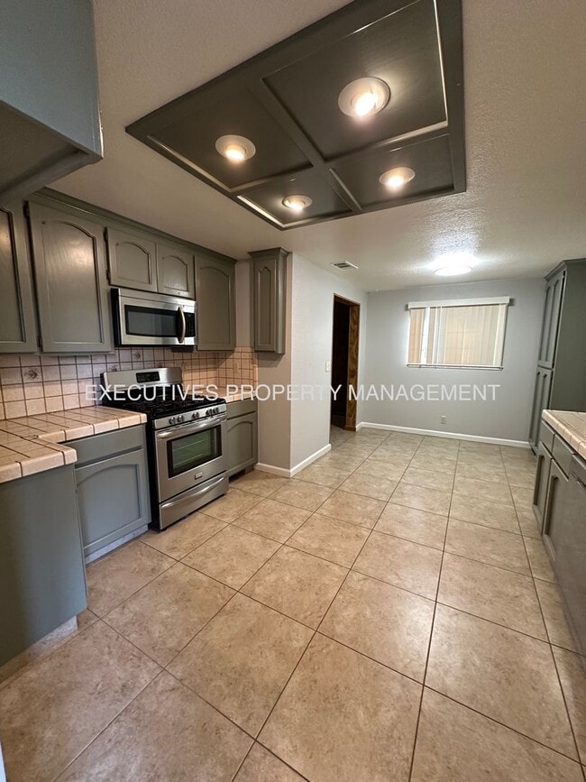 Building Photo - 3220 Dakota St