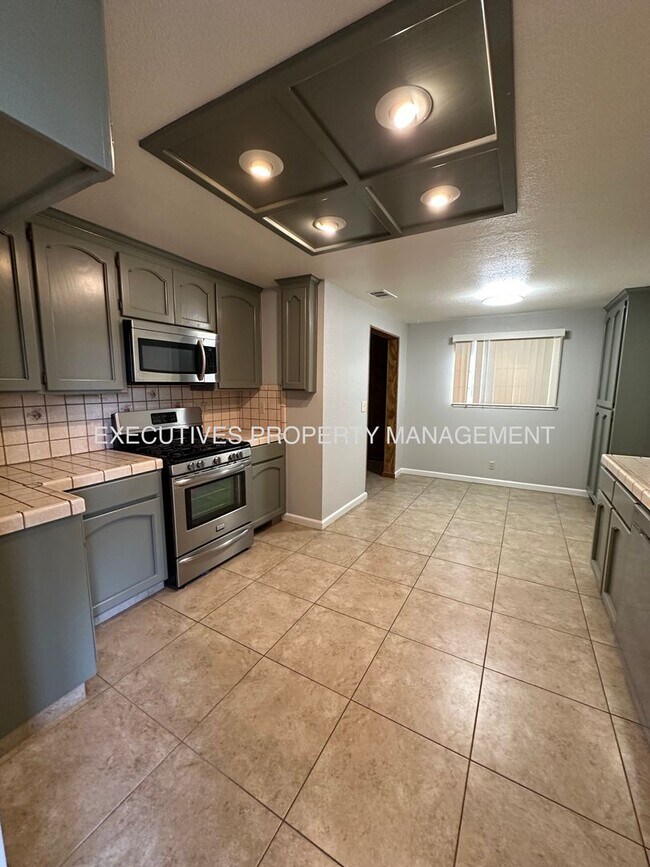 Photo - 3220 Dakota St House