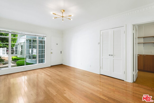 Foto del edificio - 154 N Sycamore Ave