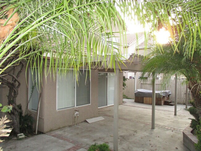 Foto del edificio - Beautiful Oasis-High Ceiling- Tile and Car...