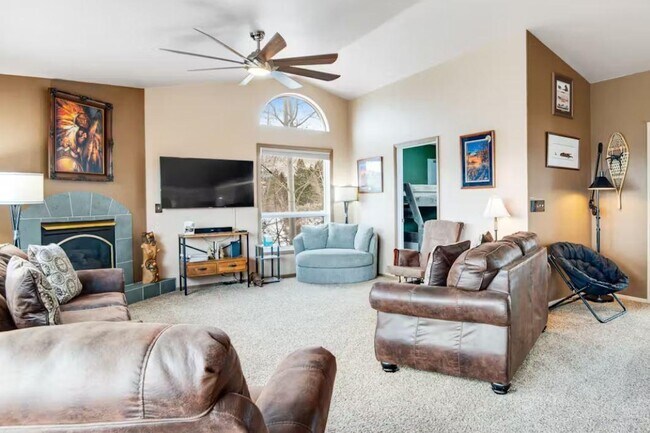 Foto del edificio - 281 Overlook Dr