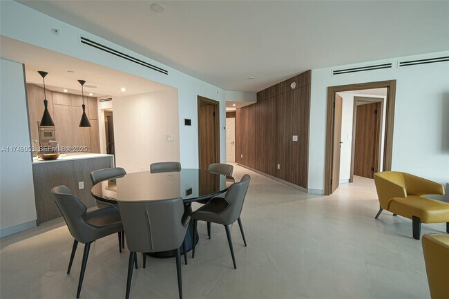 Foto del edificio - 16699 Collins Ave