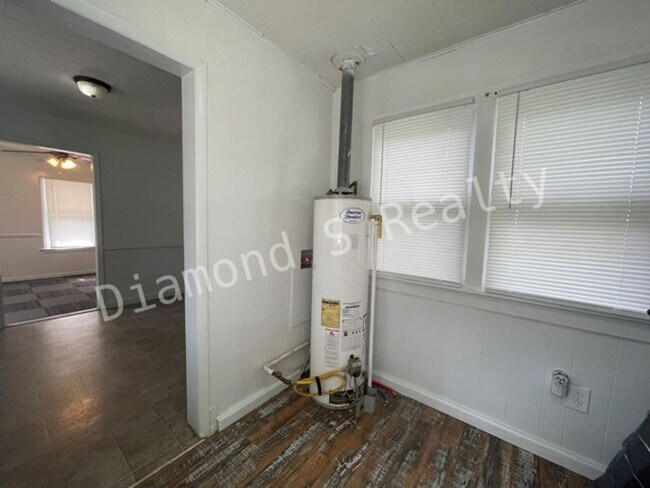 Foto del edificio - Cute 2 bedroom home available Early November!
