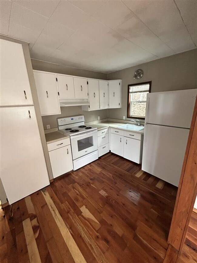 Foto del edificio - Two Bedroom One Bathroom House for Rent with Large Yard