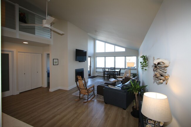 Foto del edificio - 2 Bedroom Condo overlooking Westchester La...