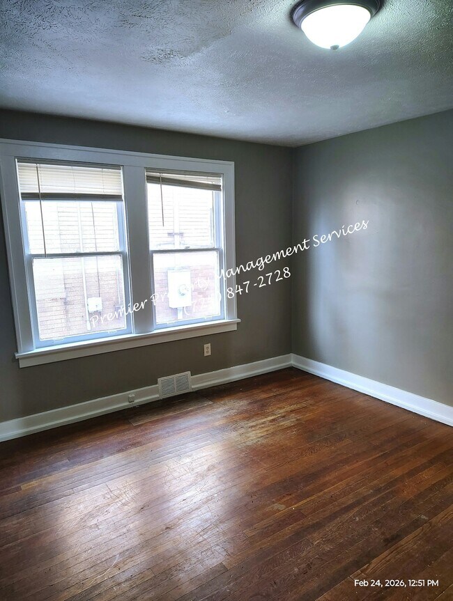 Building Photo - 903 23rd St