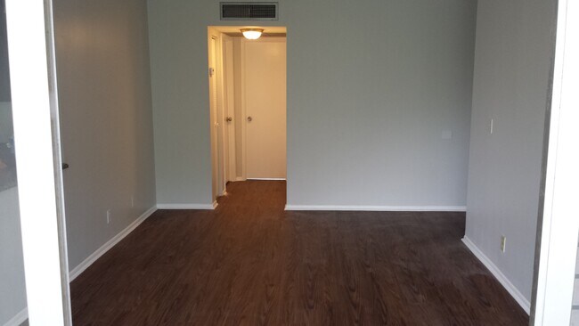 Foto del edificio - 9400 Live Oak Pl