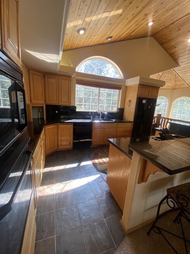 Foto del edificio - 2346 Highlands Dr