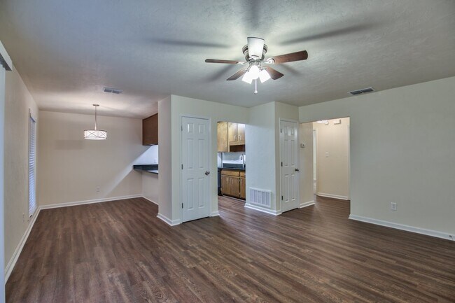 Foto del edificio - 1219 Crestview Ave