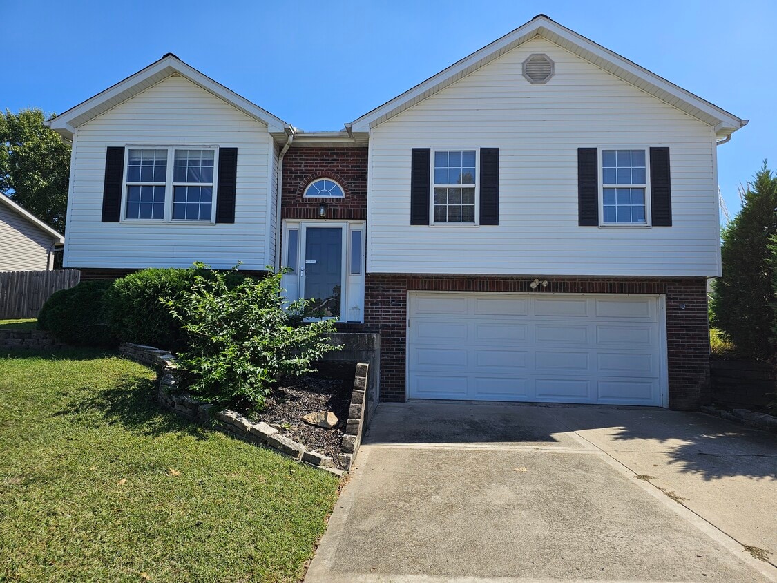 Foto principal - 127 Bayfield Dr