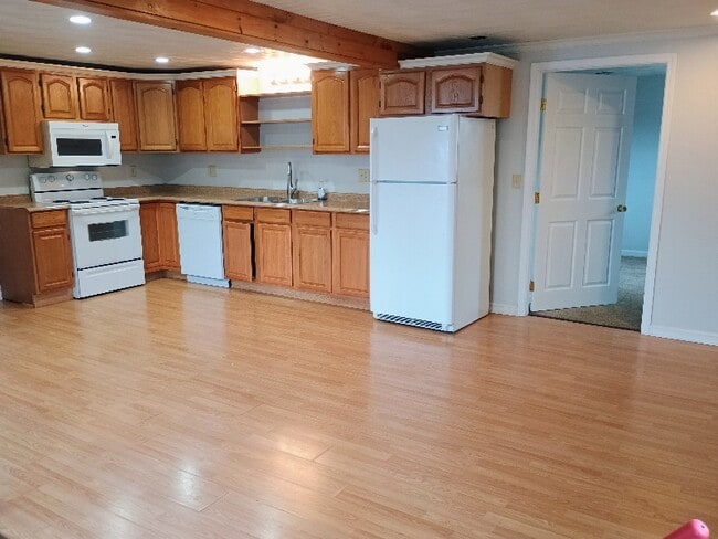 Building Photo - 203 Elk St