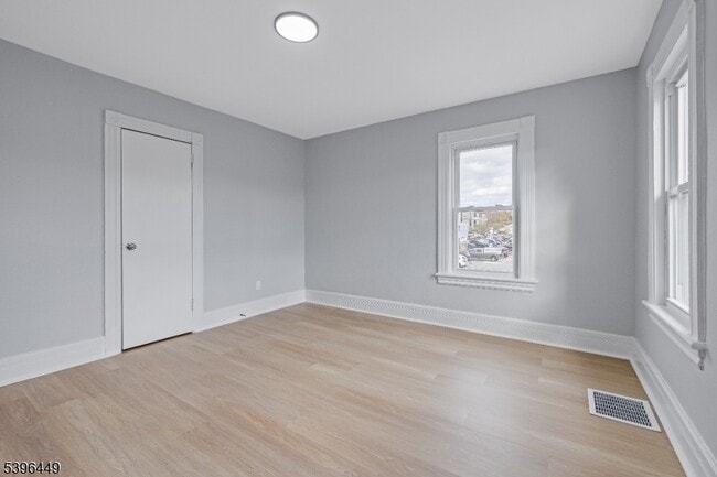 Building Photo - 8 Woodside Ave