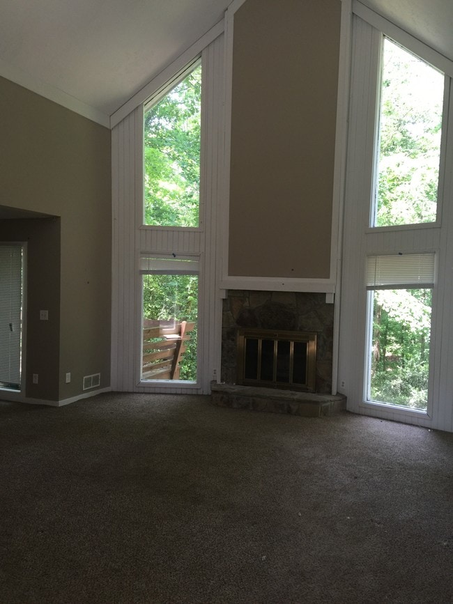 Building Photo - 95 Lake Top Ct