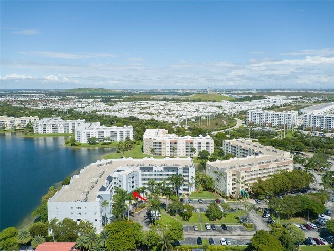Foto del edificio - 10700 NW 66th St