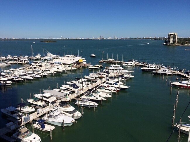 Foto del edificio - 555 NE 15th St