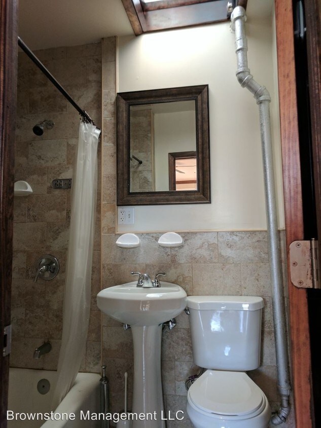 Building Photo - 924 Sterling Pl