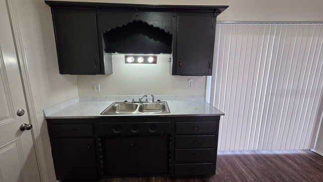 Foto del edificio - 4309 Woodedge Dr