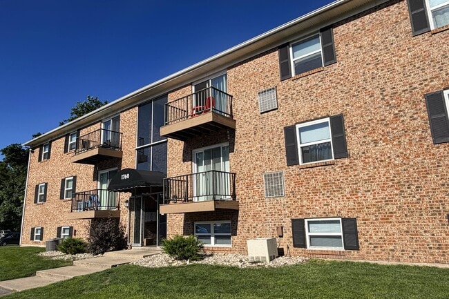Building Photo - Crown Crossing Apartments