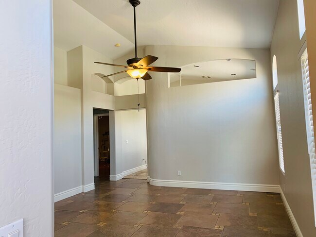 Building Photo - 514 S Labelle