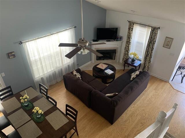 Foto del edificio - 2546 Golden Park Ln