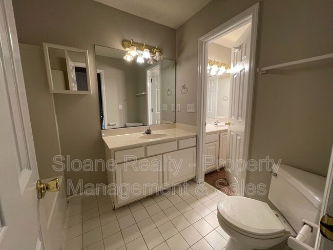 Building Photo - 1 Maplecrest Dr