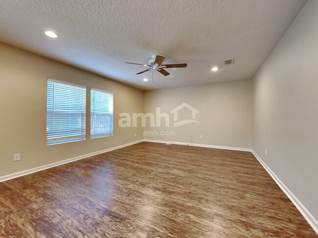 Foto del edificio - 525 Juniper Spring Ct