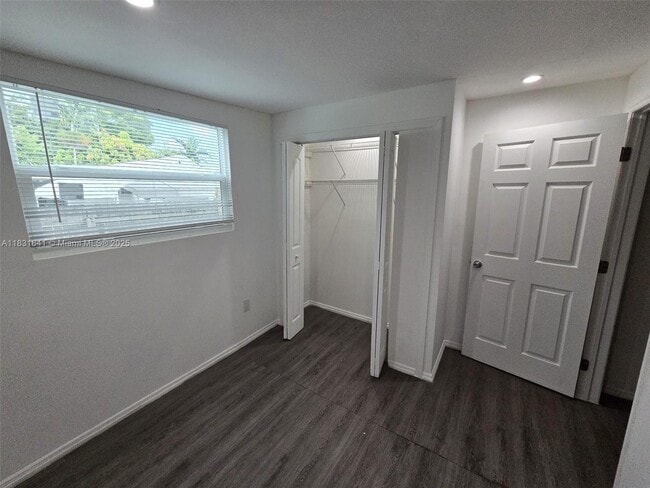 Foto del edificio - 2521 NW 32nd St