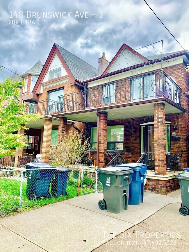 Building Photo - Bright 2 Bedroom Main Floor Apartment Near UoFT