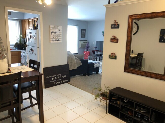 Building Photo - 304 N Carter St