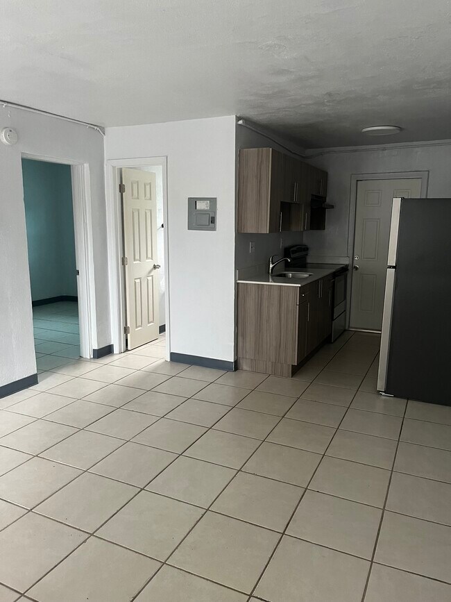 Foto del edificio - 1707 NW 7th Ct