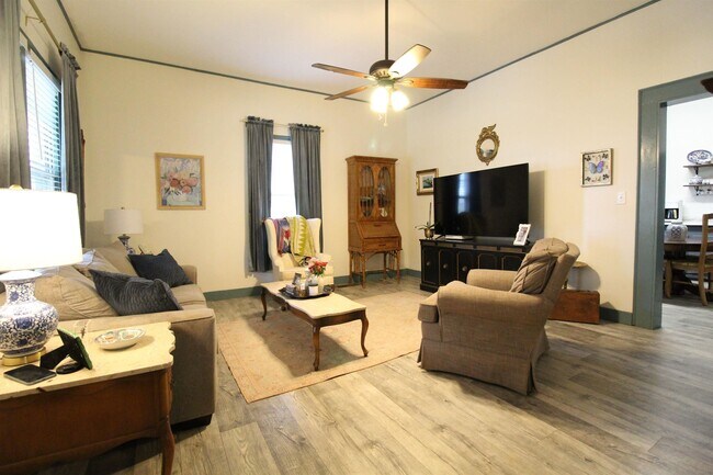 Foto del edificio - 6171 Collins St NE