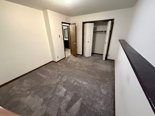 Foto del edificio - 732 Great Plains Ct