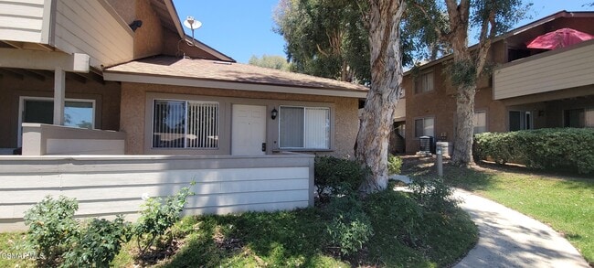 Building Photo - 4565 Alamo St