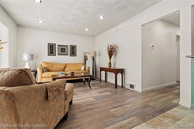 Building Photo - 29942 Avondale St