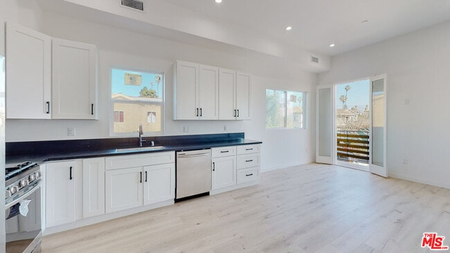 Building Photo - 1507 S Cloverdale Ave