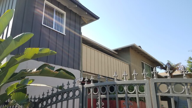 Building Photo - 13449 Moorpark St