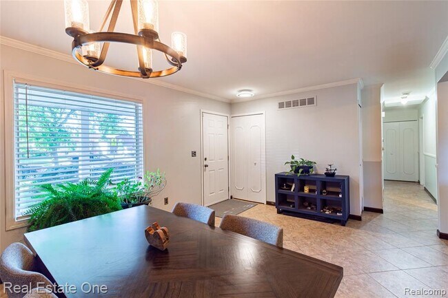 Building Photo - 4300 Connie Dr