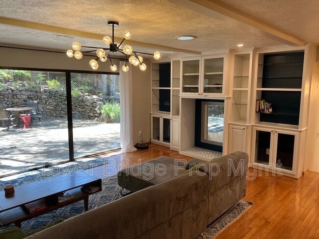 Building Photo - 2628 Tam O Shanter Dr