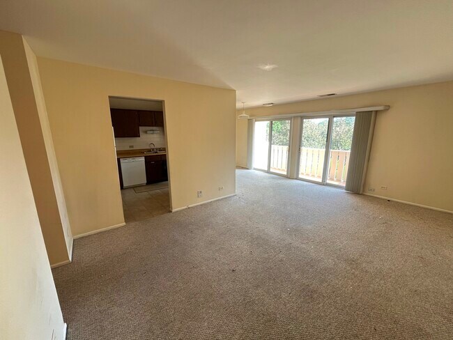 Building Photo - 1054 Deerpath Ct