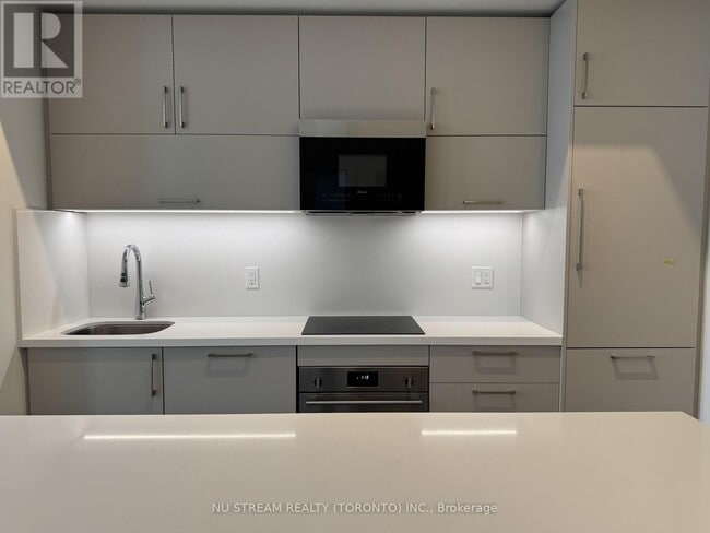 Building Photo - 38-338 Andre de Grasse St