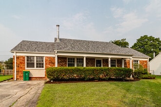 Building Photo - 1075 Aspen Dr