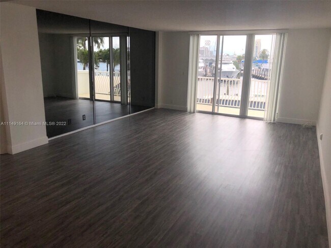 Building Photo - 1 Las Olas Cir
