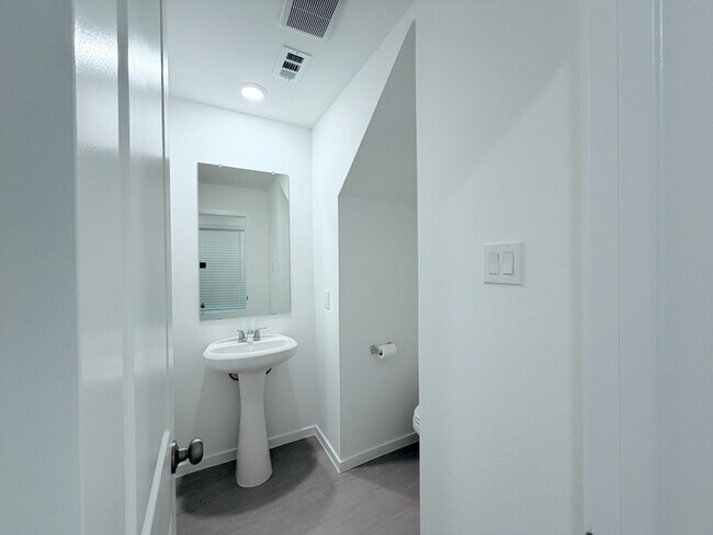 Foto del edificio - 945 Pertuso Ln