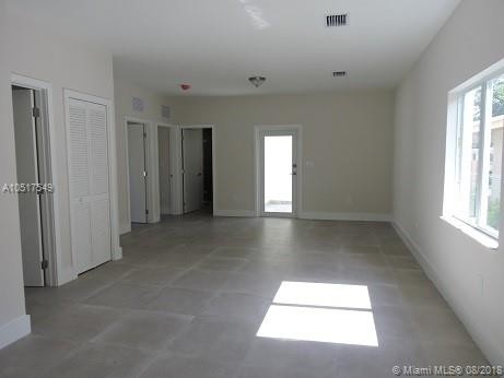 Foto del edificio - 9047 SW 28th St