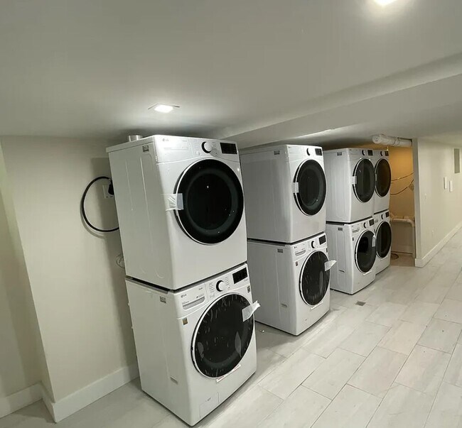 Foto del edificio - 6434 68th Ave