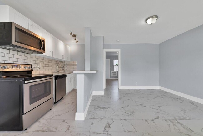 Foto del edificio - 1720 NE 13th St