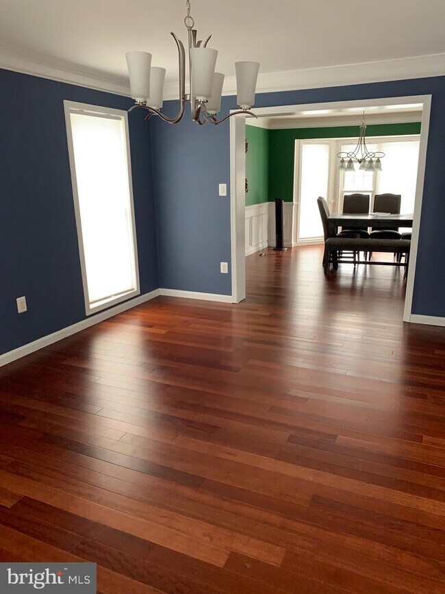 Building Photo - 7463 Rosewood Manor Ln
