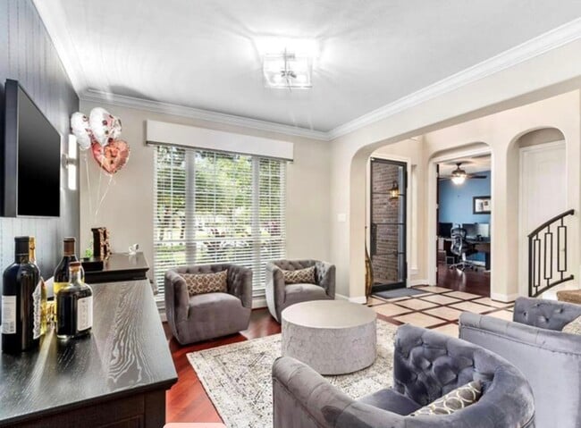 Foto del edificio - 2211 Mad River Ln