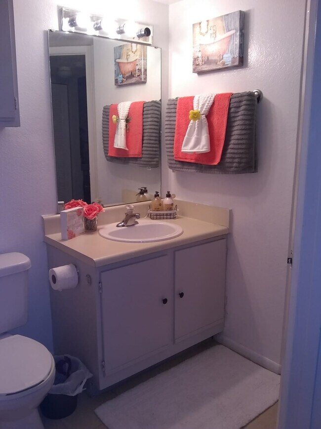 Building Photo - 637 Buoy Ln